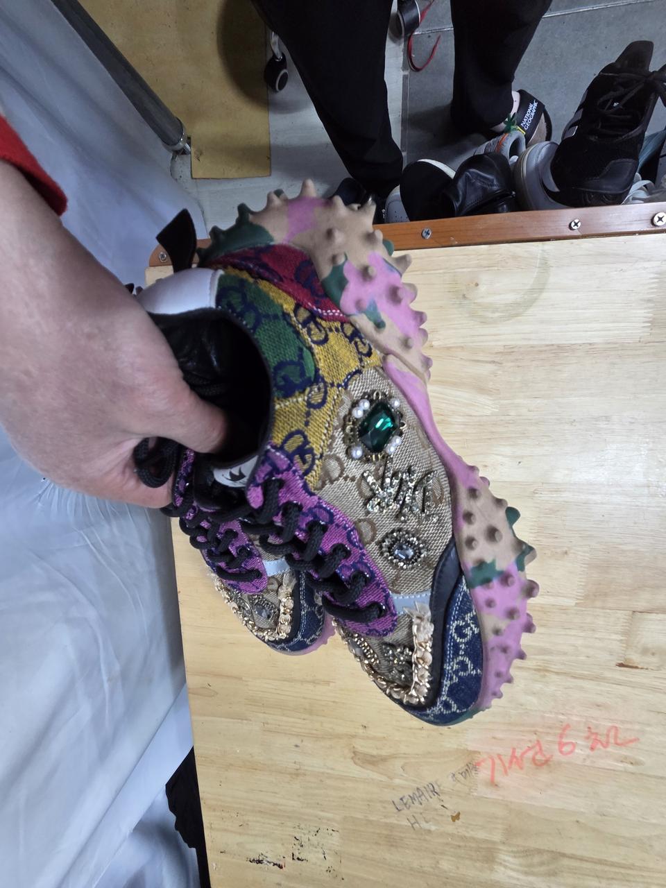 특이하게 이쁜신발240