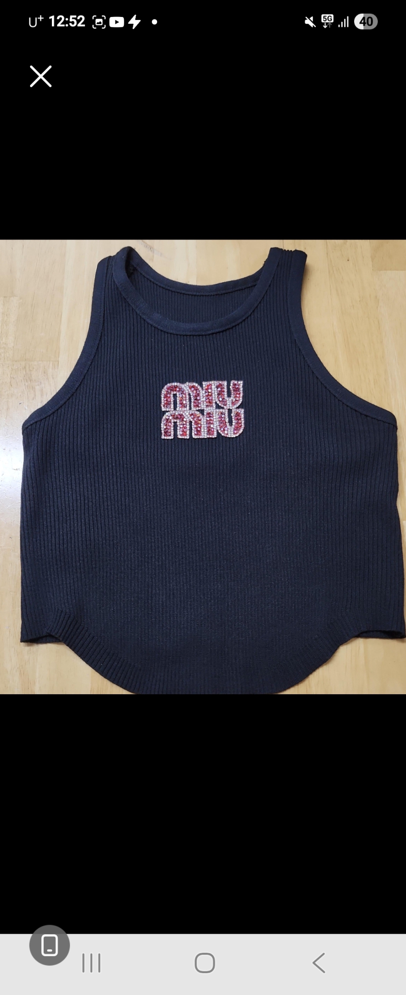 미우미우 민소매 티