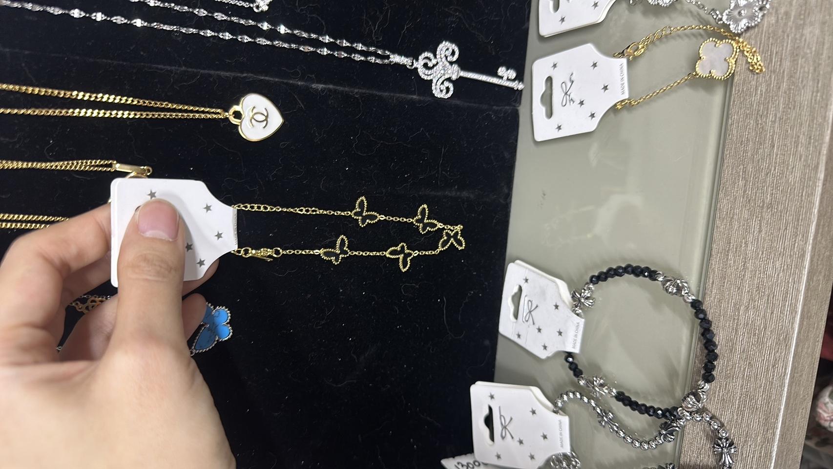 반클리프 블랙나비 골드 팔찌