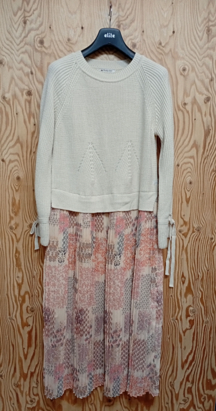 써스데이아일랜드 니트와플리츠 원피스