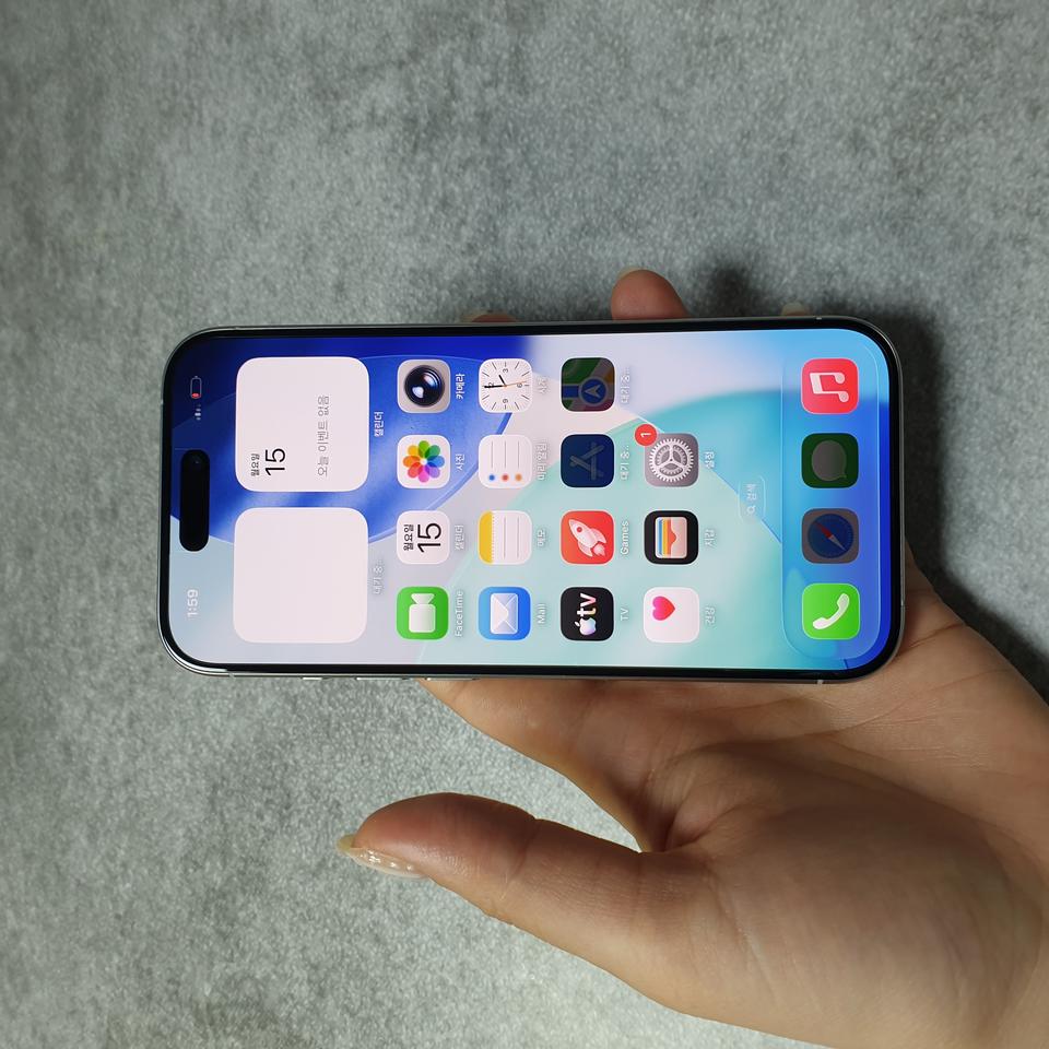 아이폰15프로 화이트티타늄 256G 저렴히 판매합니다