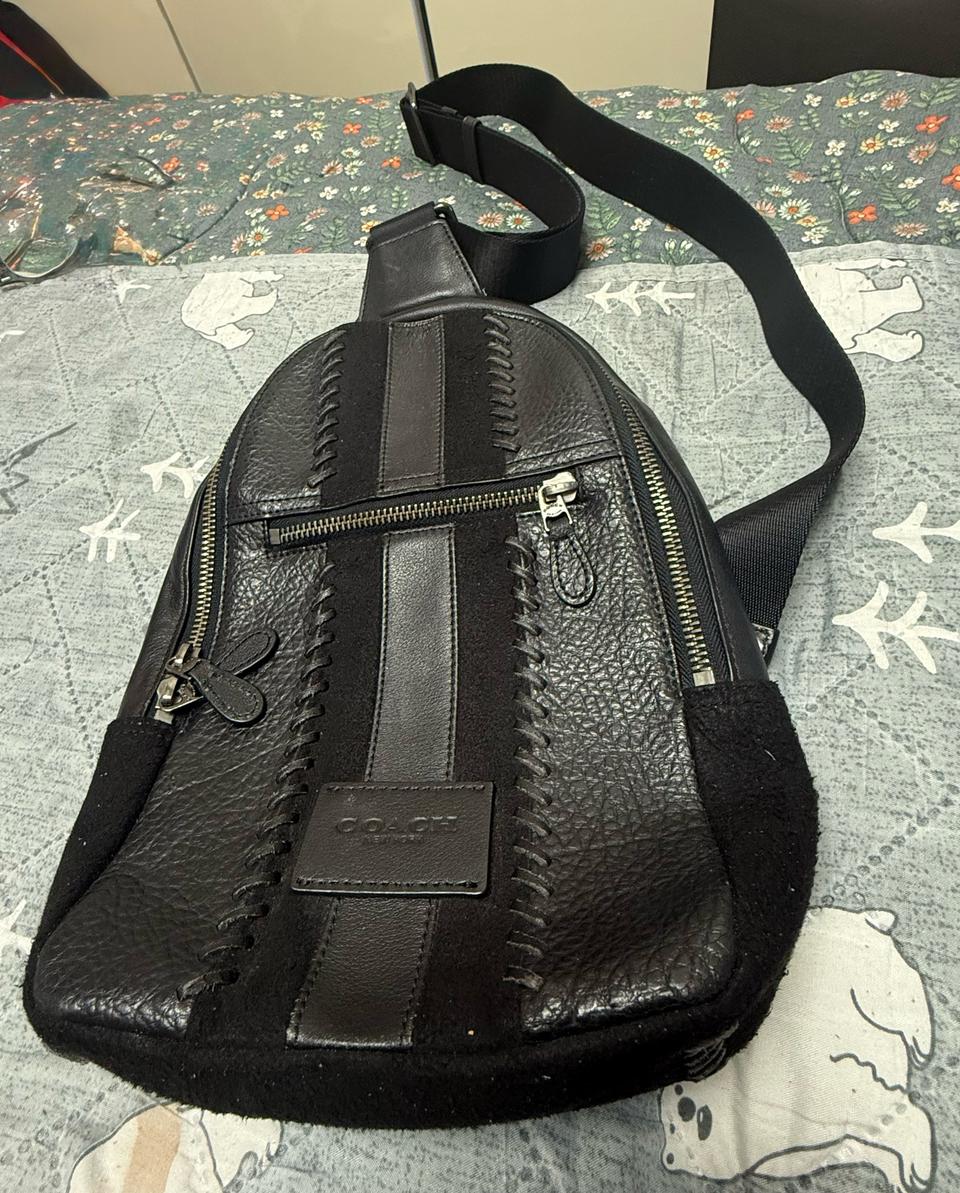 코치 가죽 슬링백