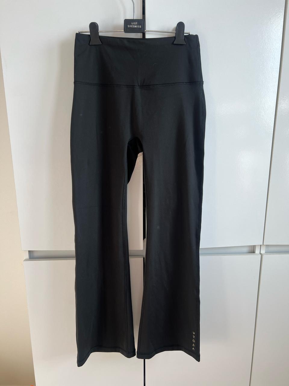 포머티브 부츠컷 블랙 레깅스