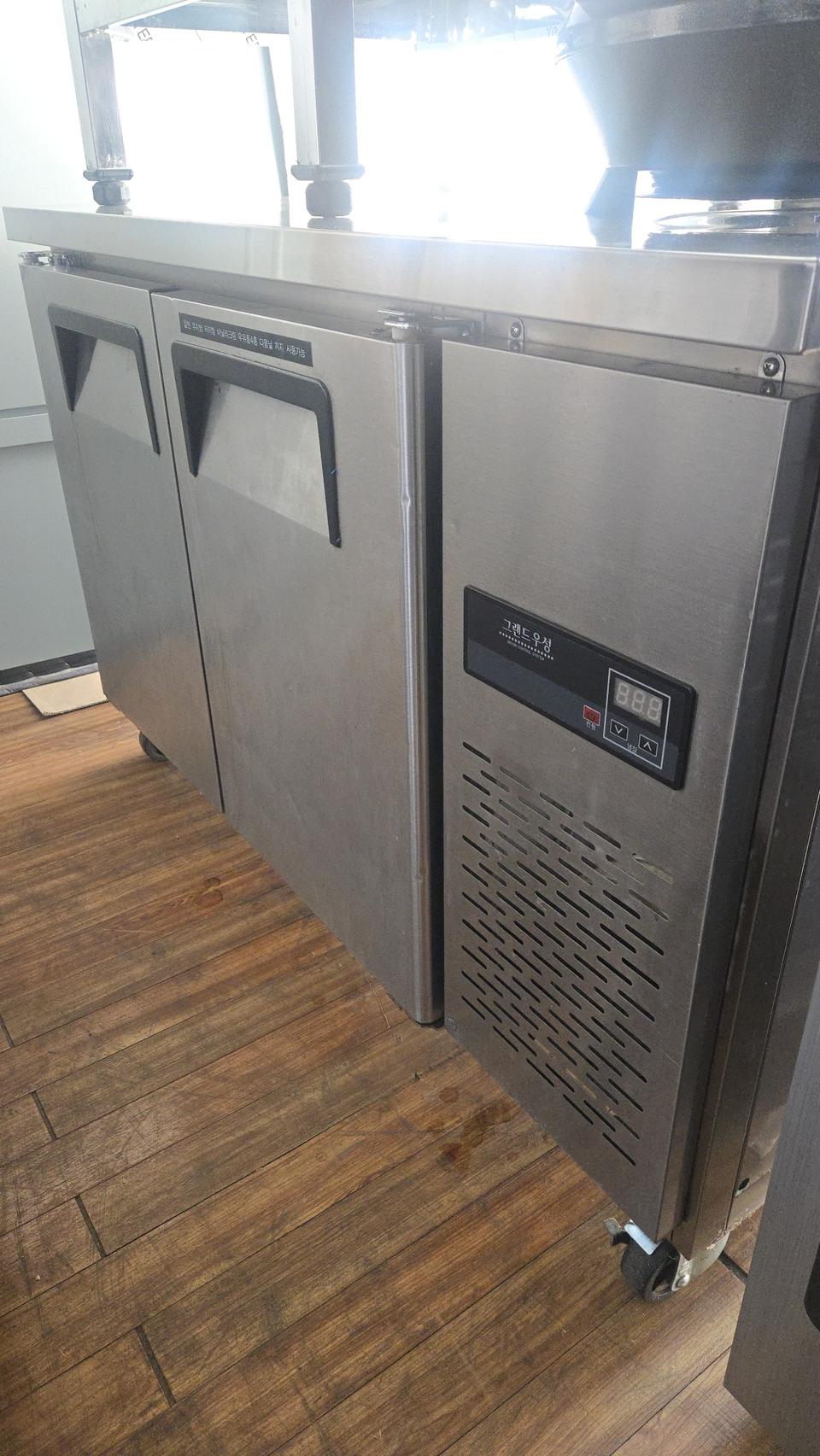 간냉식 테이블냉장고