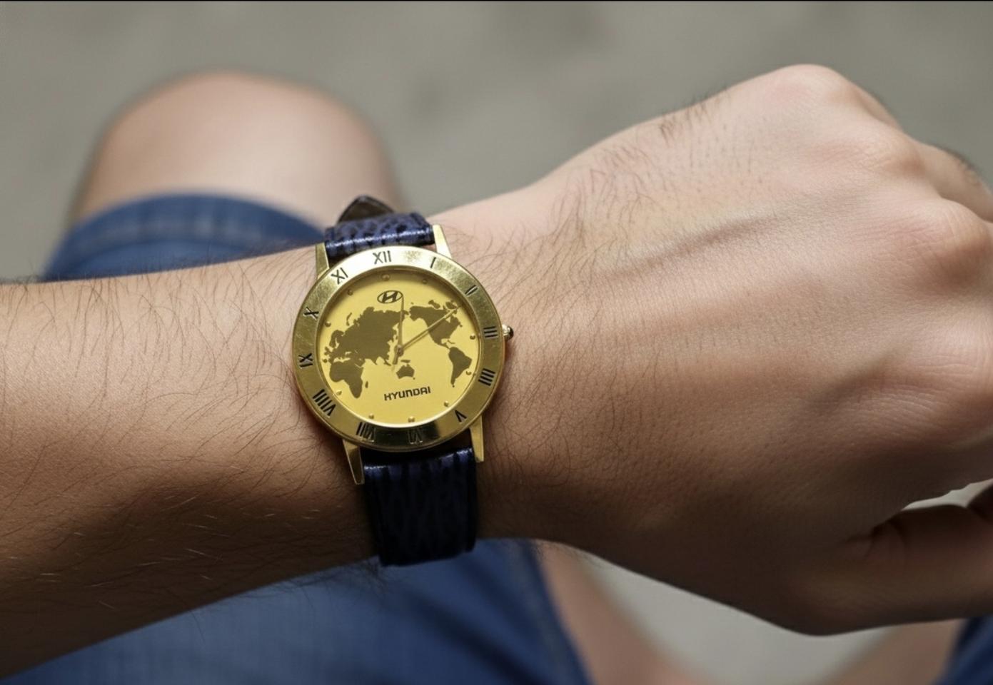 현대지동차 금장 세계지도 가죽 손목시계(거의 새시계급)