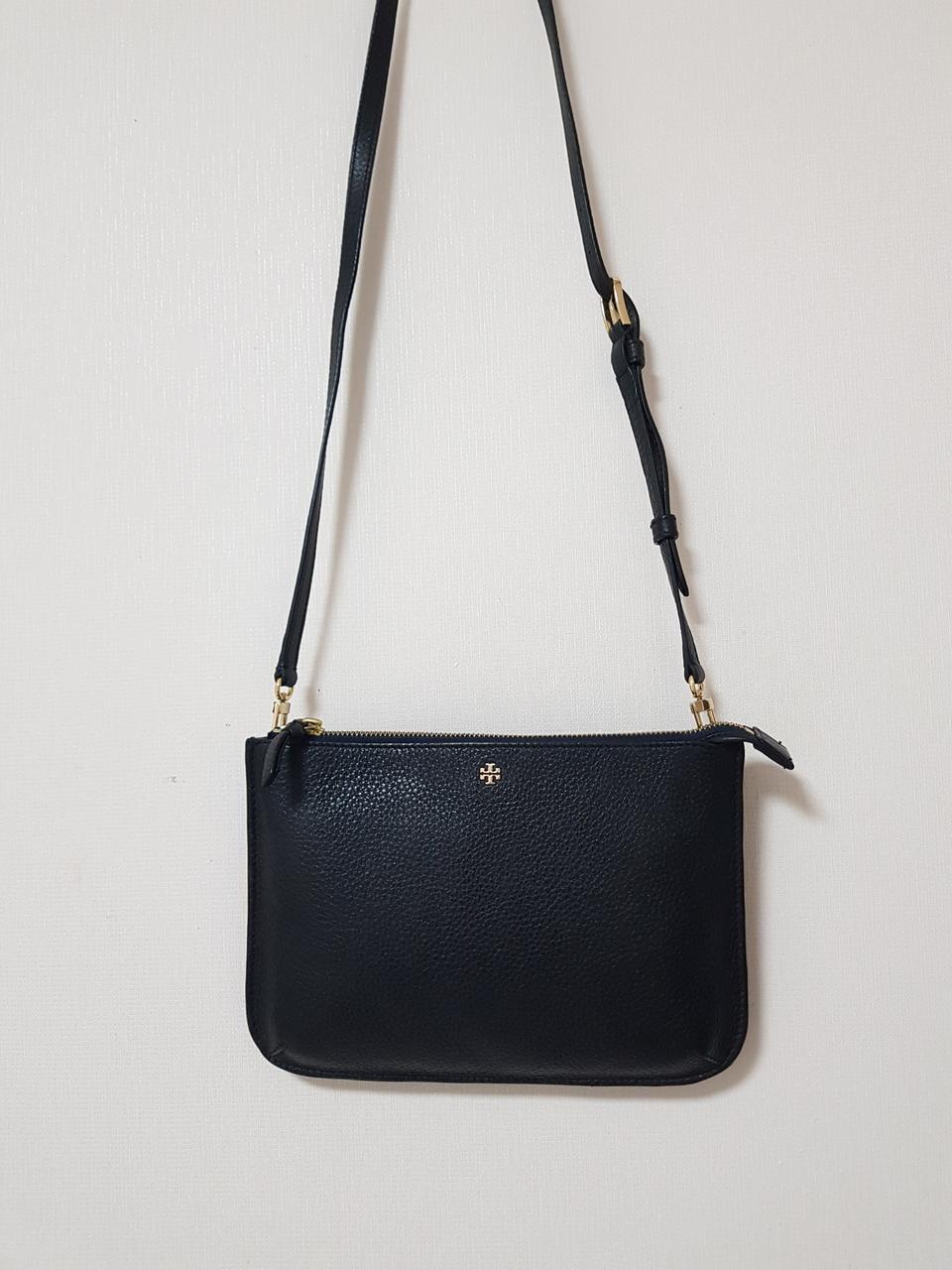 토리버치 크로스백--정품