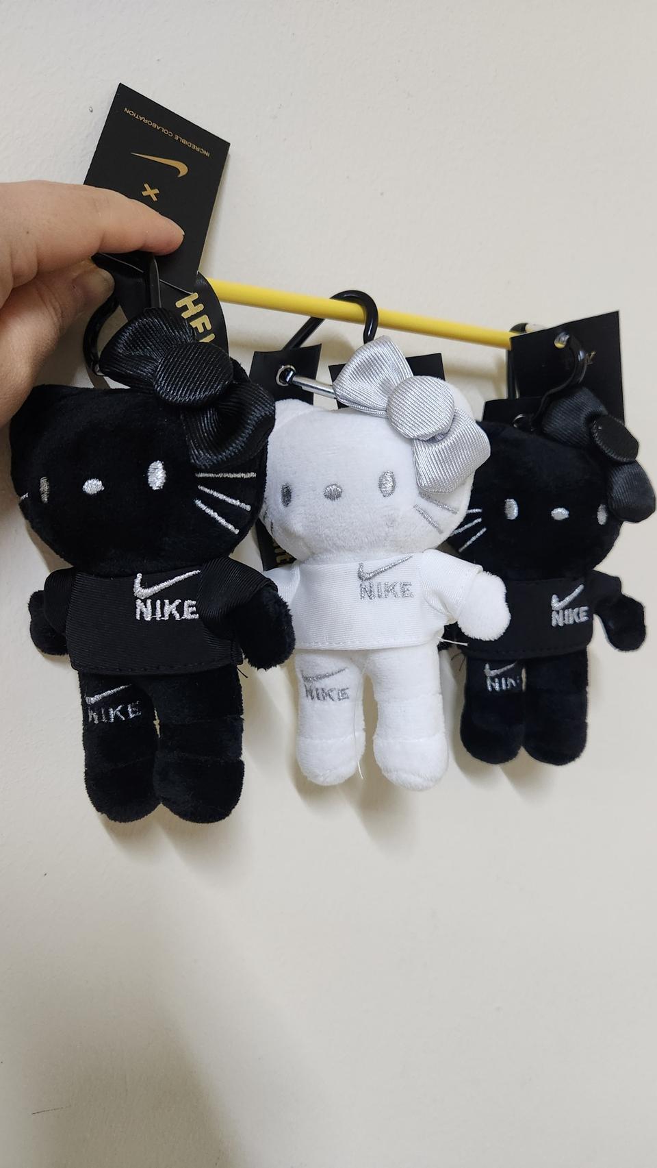 헬로키티 블랙  화이트