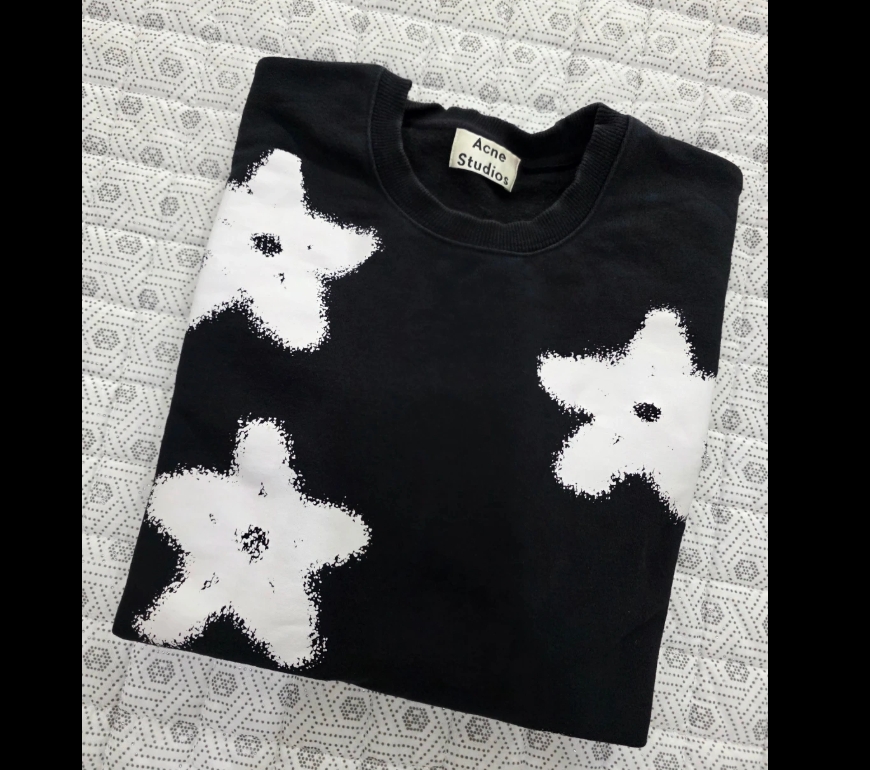 아크네 스튜디오 별 패턴 맨투맨 100