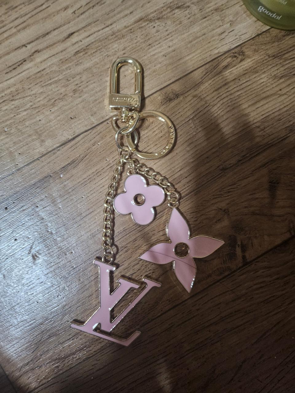 루이 써지컬 핑크 키링