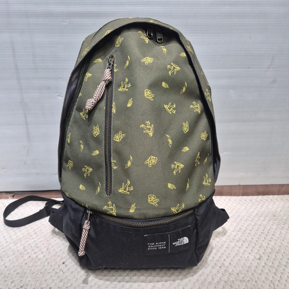 노스페이스 올리브 패턴 백팩