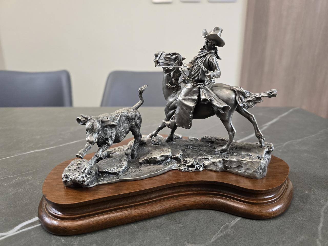 미국 조각가 Donald Jack Polland 1974년 주석 작품