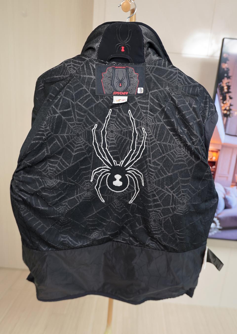 바람 막고 활동성까지 스파이더 소프트쉘 자켓