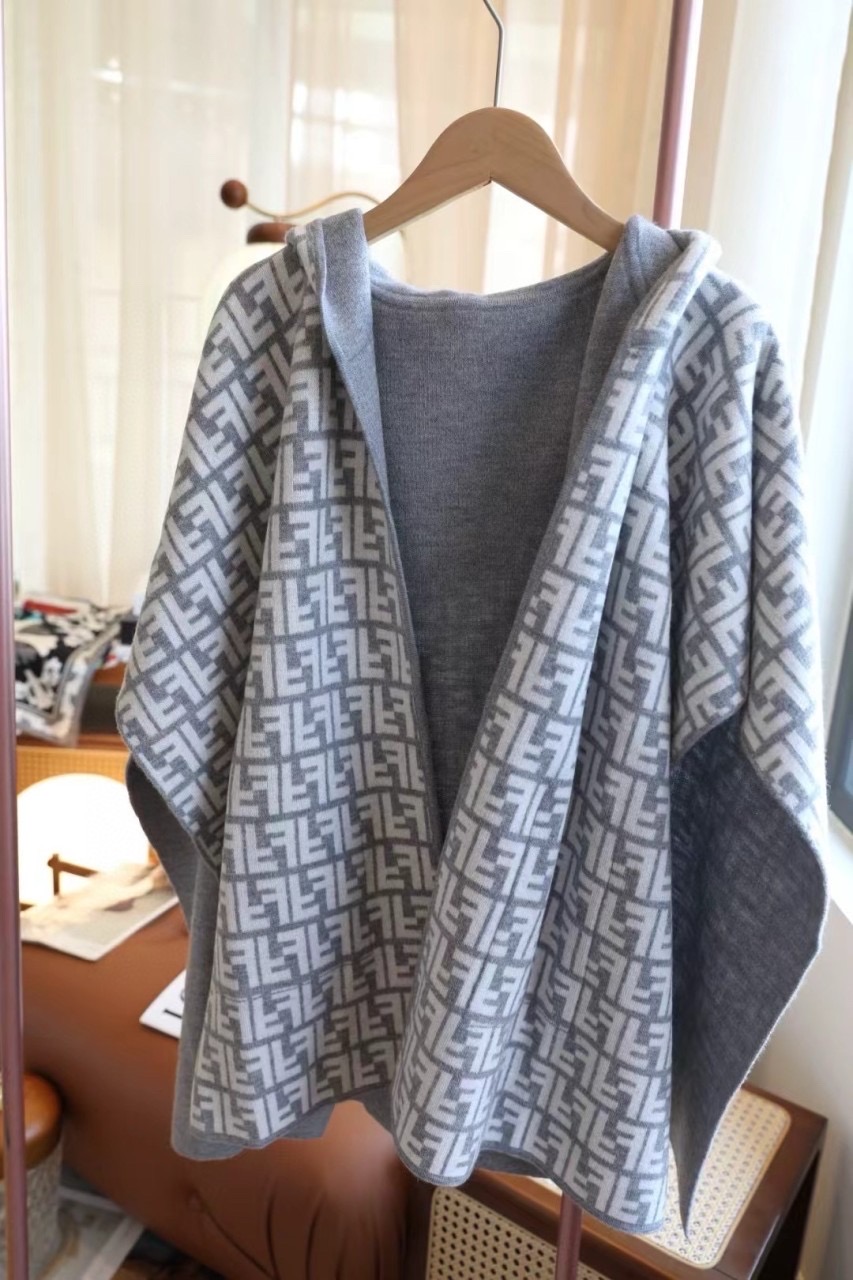 펜디 숄더 가디건