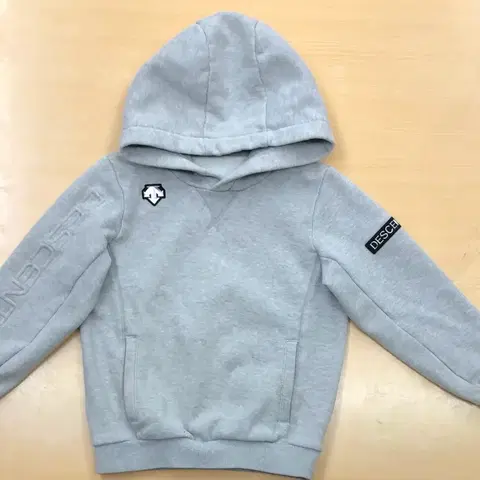 130사이즈 데상트 기모후드티셔츠 그레이 정품 키즈