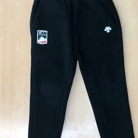 140사이즈 데상트 양털 플리스 기모 바지 블랙 정품 주니어