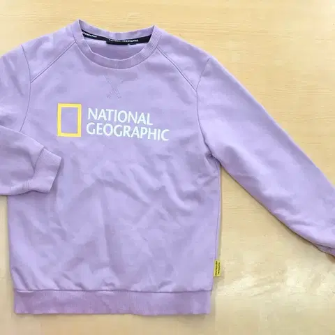 내셔널지오그래픽 라벤더 맨투맨 티셔츠 130
