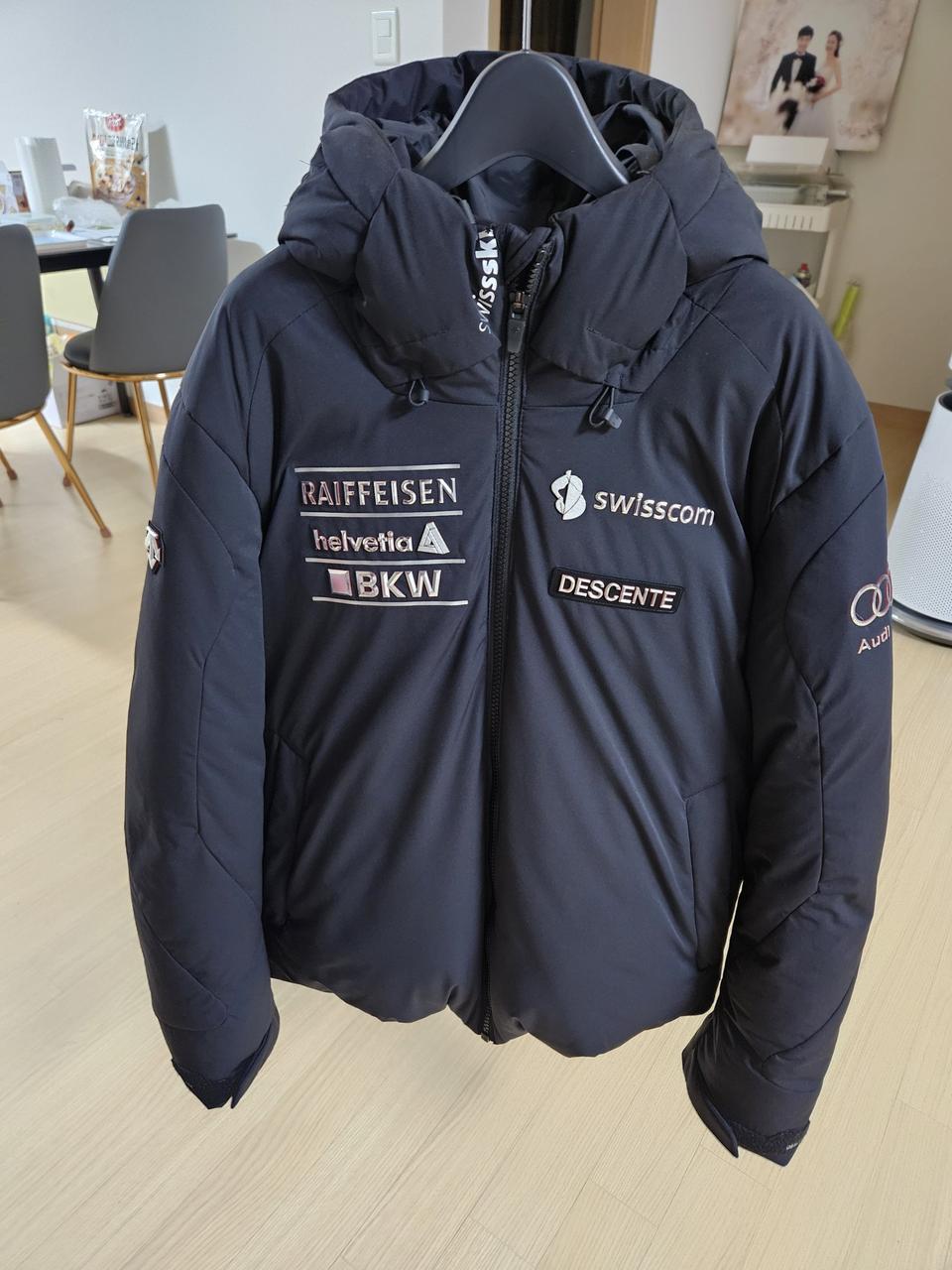 데상트 아우디 패딩팔아요 (90)