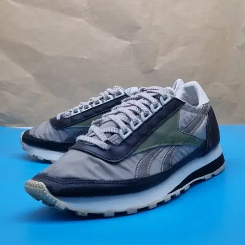 리복 아즈텍 여성운동화235