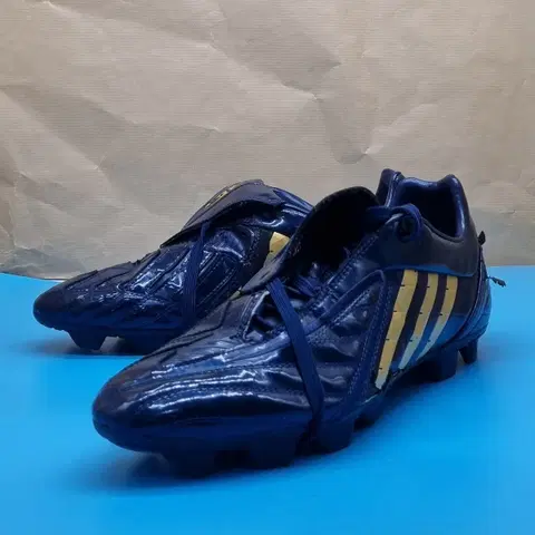 아디다스 프레데터 파워스워브 축구화285