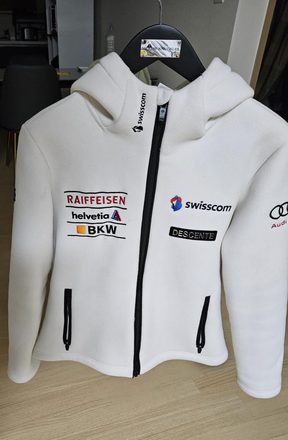 데상트 아우디 후드집업팔아요 (90)