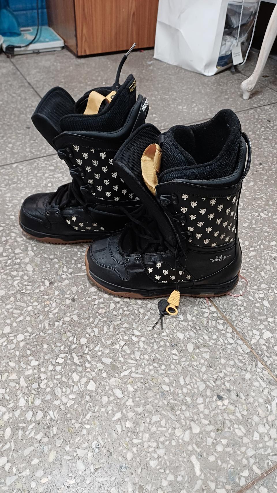 화이트버튼컬랙션신발270싸이즈