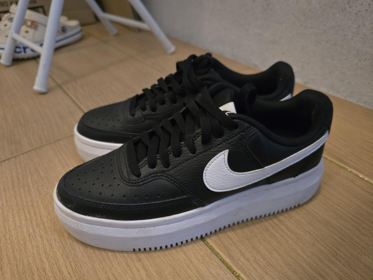 나이키 코트 비전 알타 신발 팔아요(260)