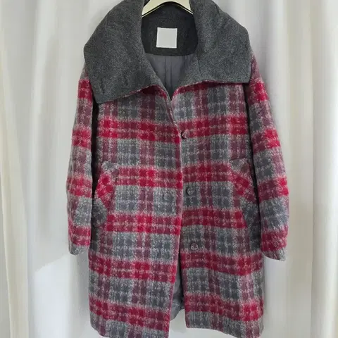 구호 체크 코트