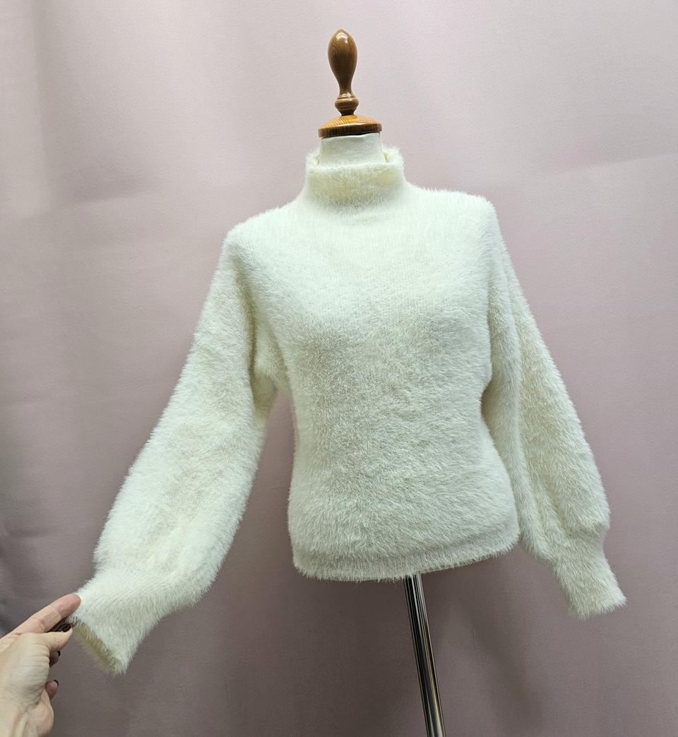 보송 반목 아이보리 퍼 니트