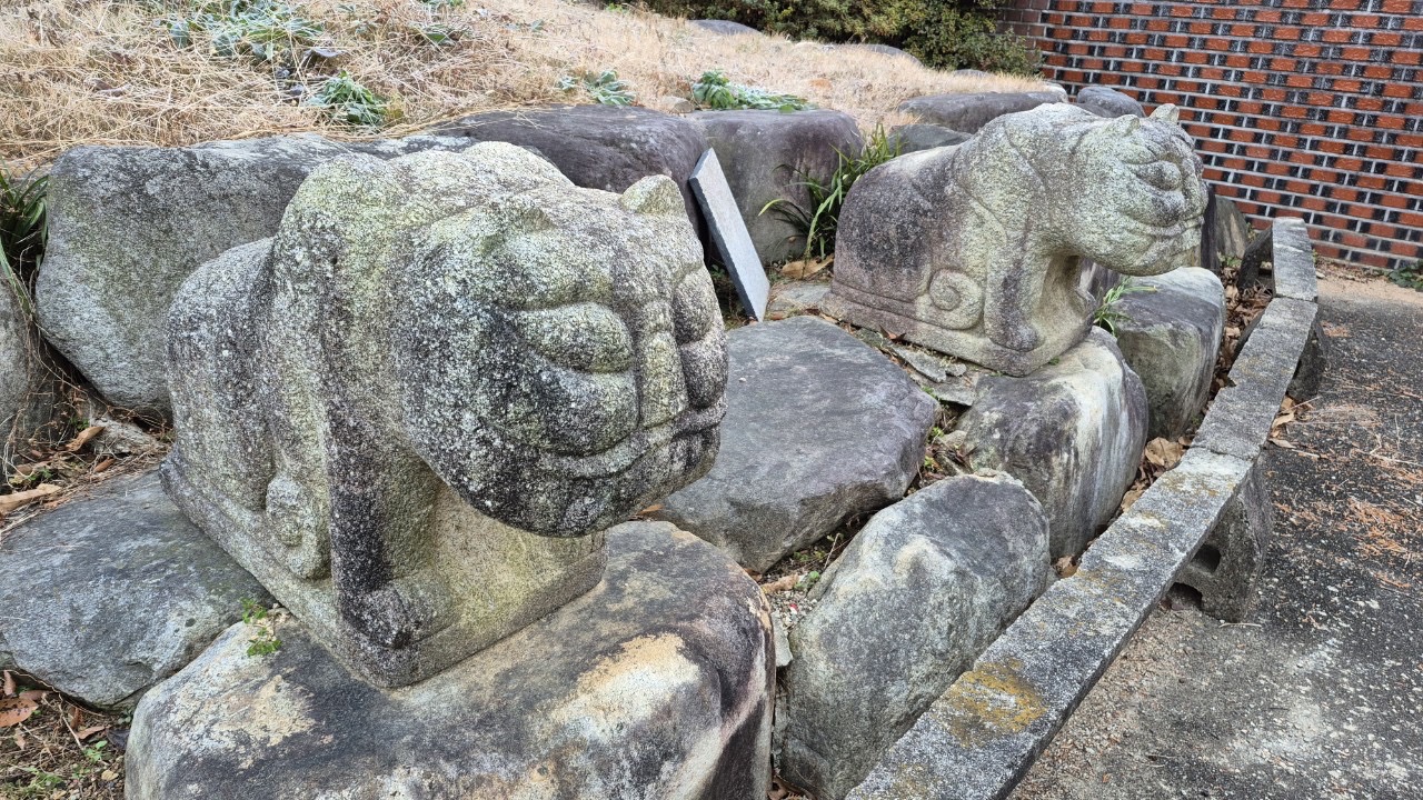 까치호랑이 조각상