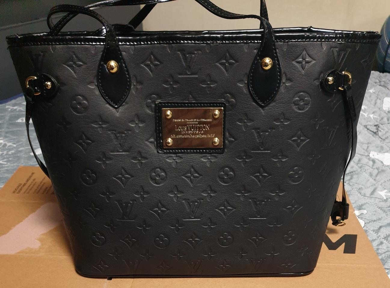 (새상품급) 루이비통 모노그램 (101CHAMPS) 숄더백 도트백 블랙