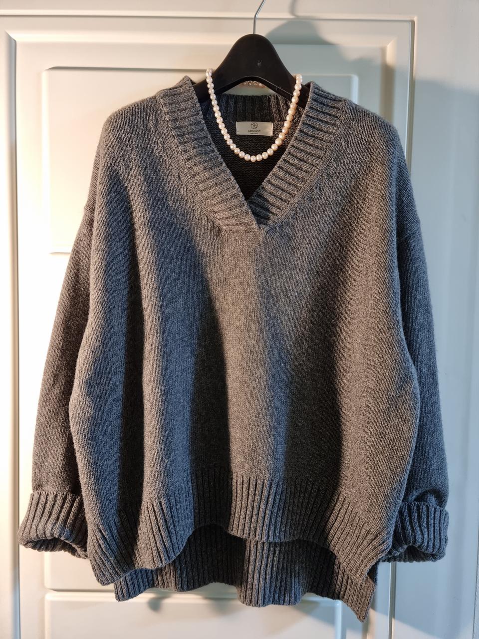 그레이멜란지 언발 슬릿 브이넥 루즈핏 울혼방 니트