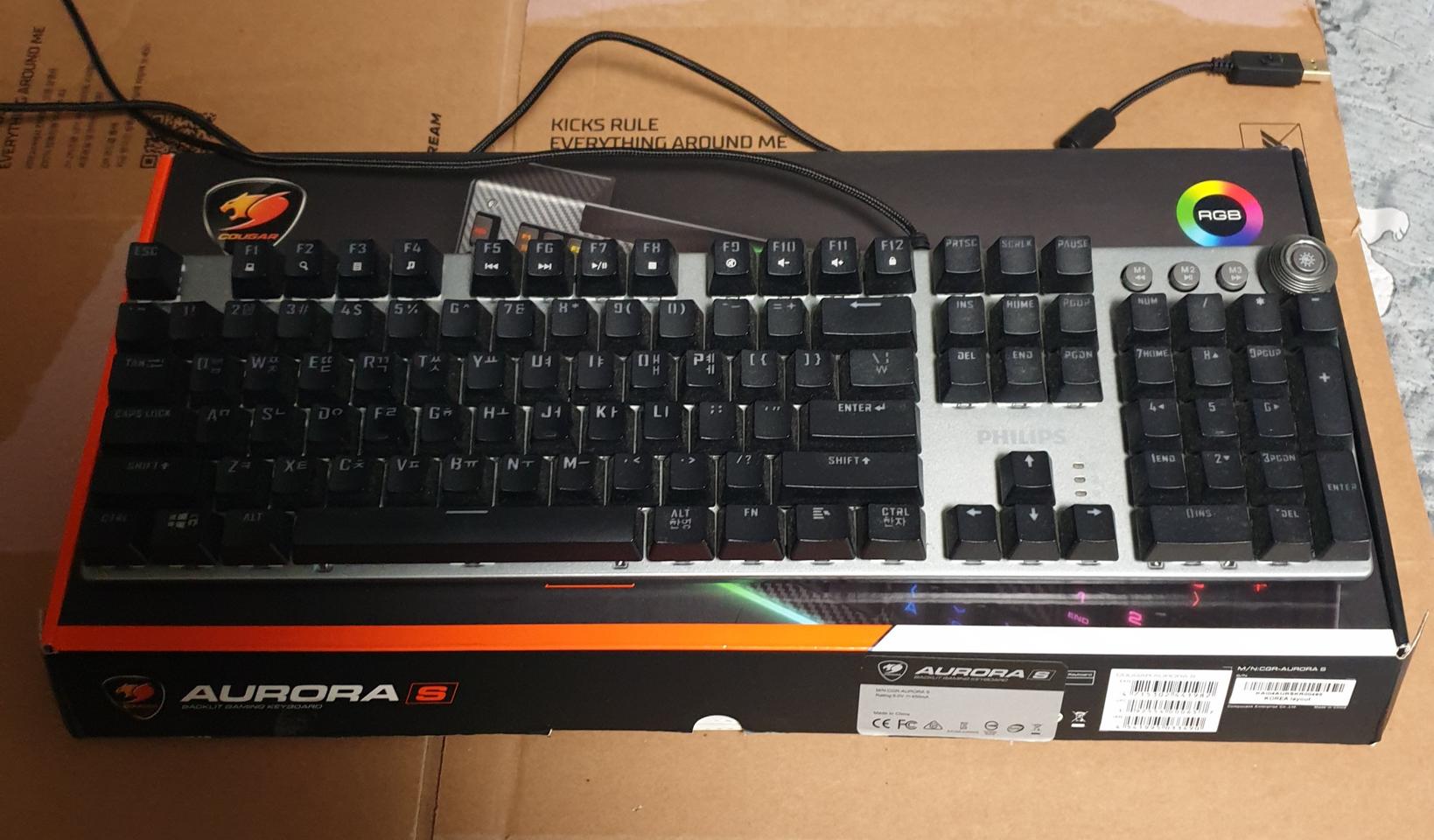 필립스 팜레스트 LED 게이밍 기계식 청축 키보트