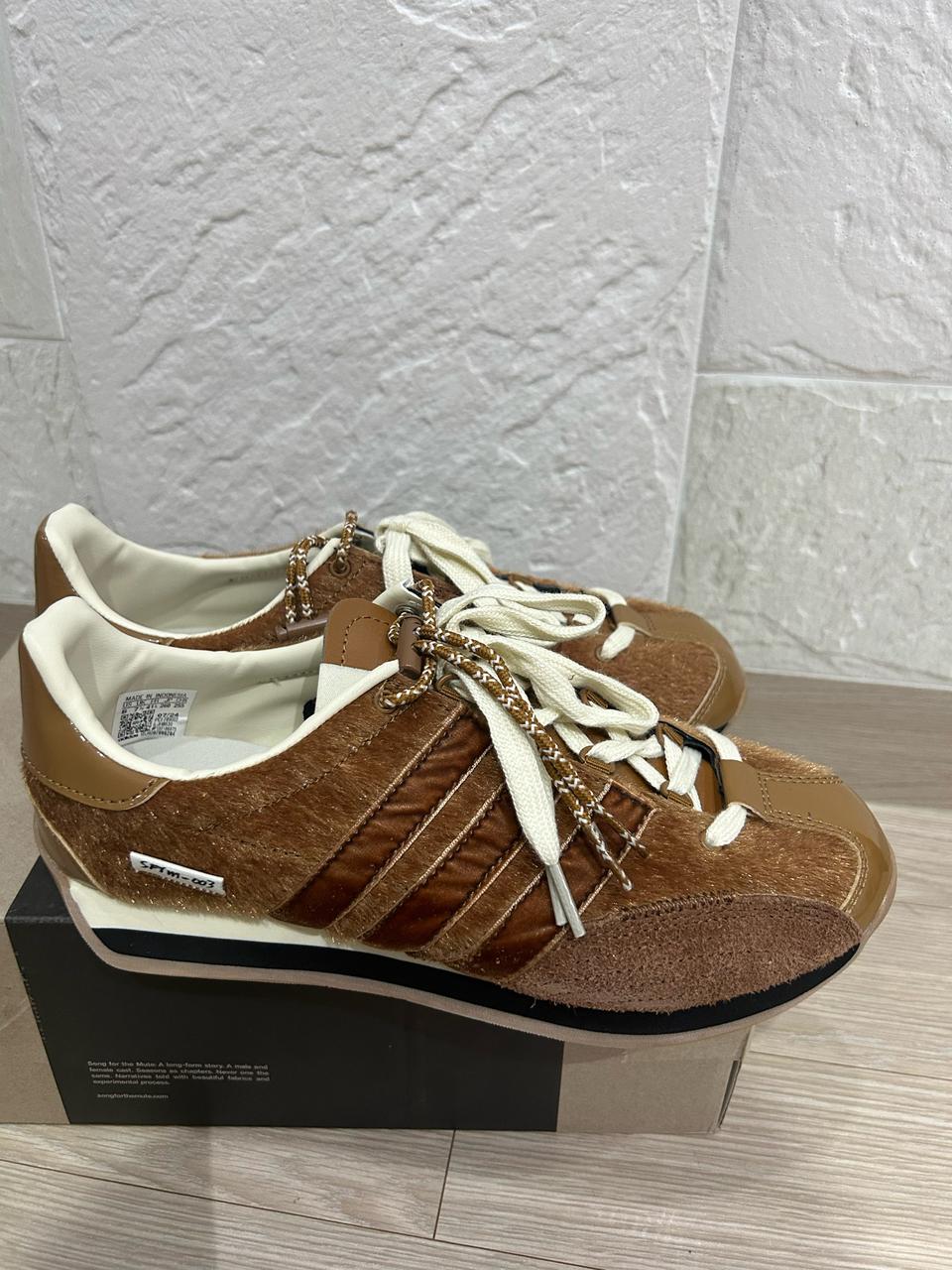 (새상품)260 아디다스 x 송 포 더 뮤트 컨트리 브론즈 스트라타