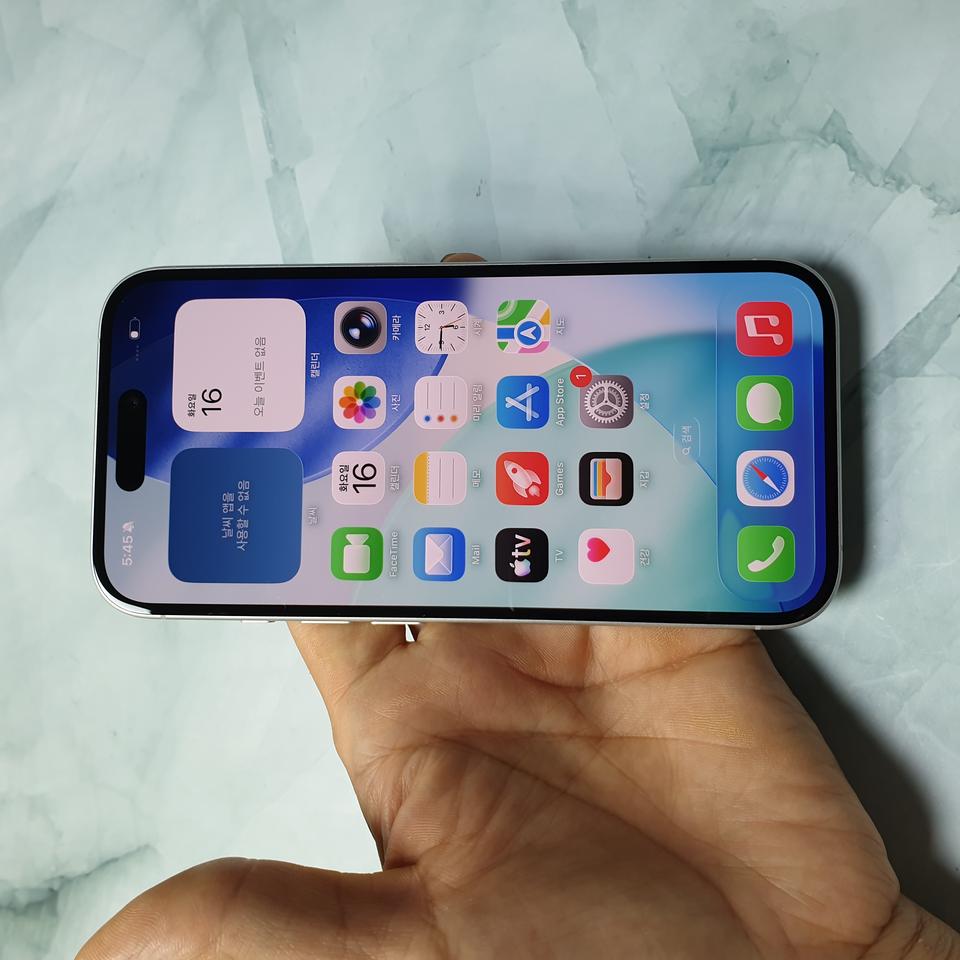 아이폰16 화이트 128G S급 판매합니다 