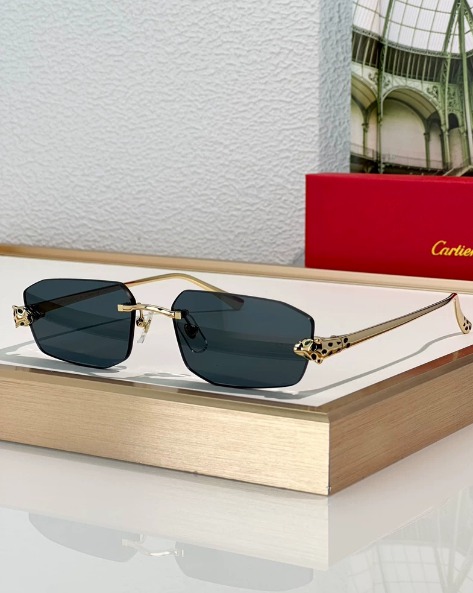 까르띠에 레오파드 머리 선글라스