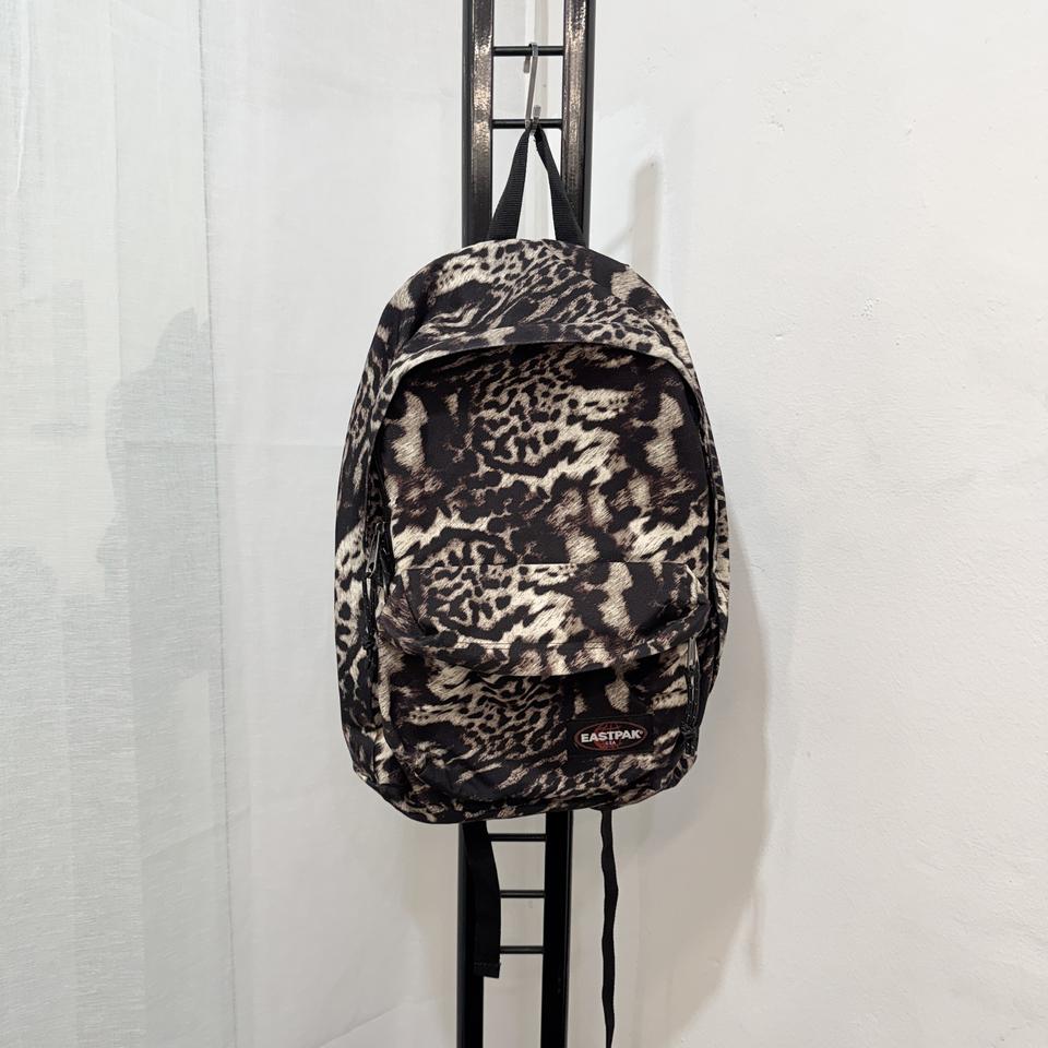 이스트팩 이스트백 호피 레오파드 백팩 4012