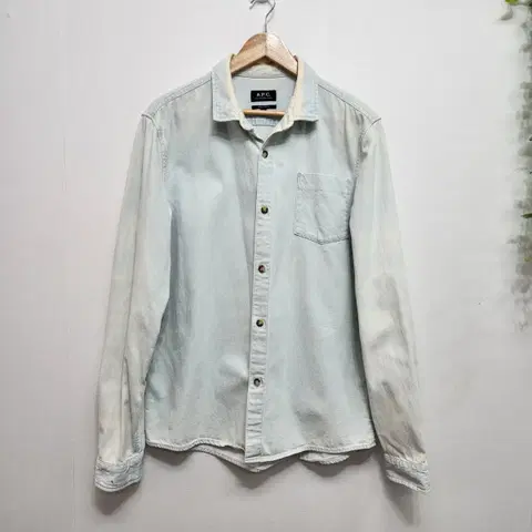국내택정품 ) A.P.C. 아페쎄 워싱 데님 셔츠 L 사이즈
