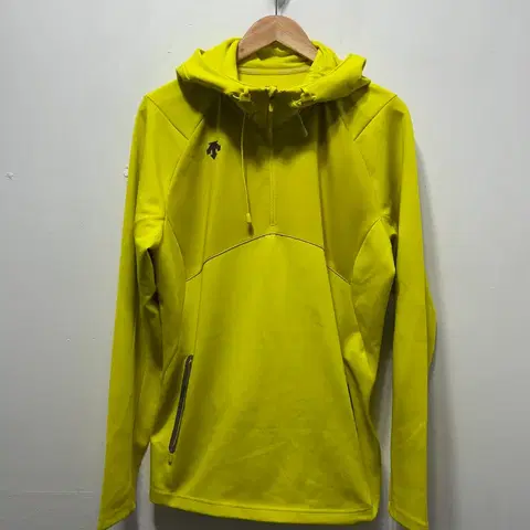 데상트 형광 노랑색 후드 집업 105사이즈