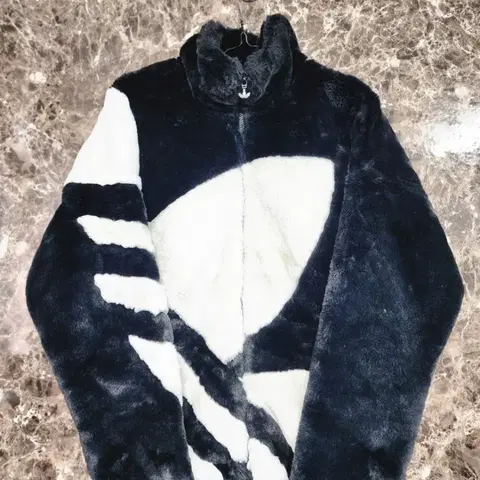 아디다스 로고 퍼 자켓 XS