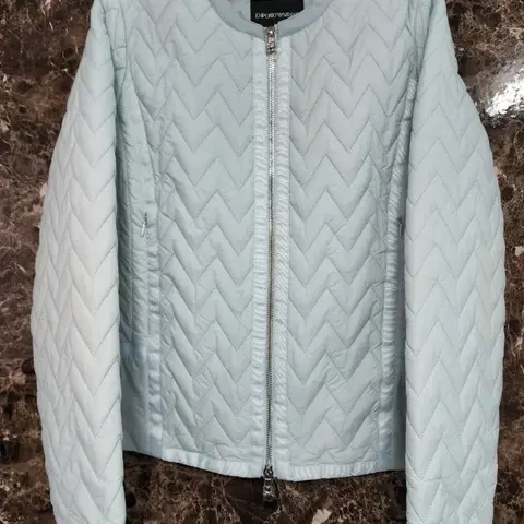 아르마니 퀼팅 숏자켓 55. 새상품