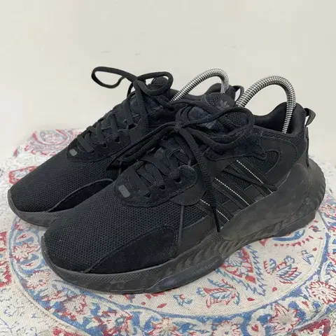 아디다스 하이테일 운동화 스니커즈 245 E00867