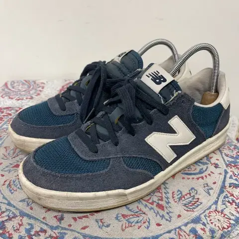 뉴발란스 CRT300 네이비 스니커즈 250 E00825