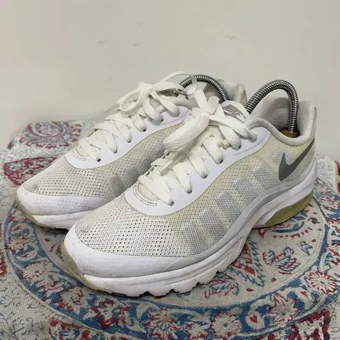 나이키 에어맥스 인비고 화이트 운동화 245 E00872