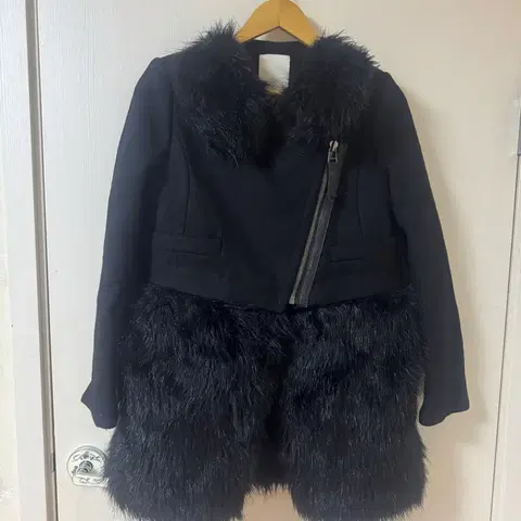 오즈세컨 블랙 퍼 카라 겨울 코트