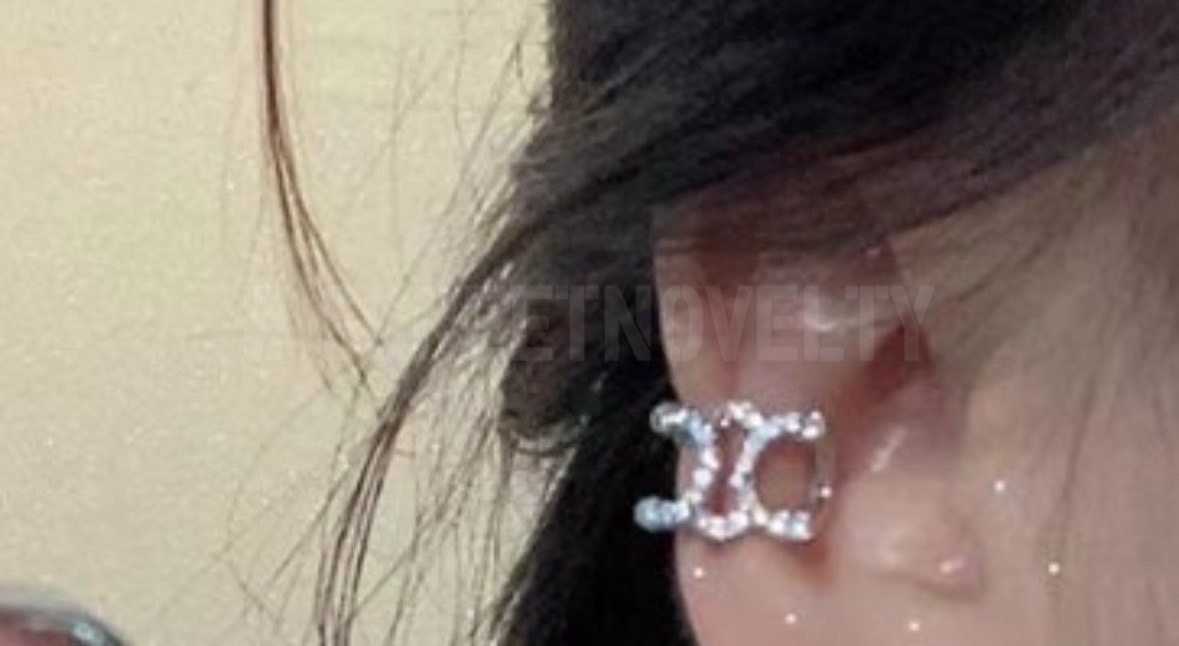 셀린느 큐빅 이어클립