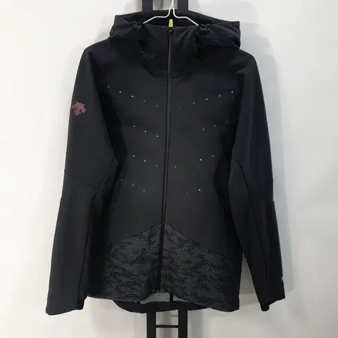 데상트 경량 패딩 하이브리드 우븐 러닝 다운 자켓 블랙 95