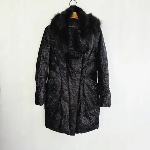 [OBZE] 오브제 폭스퍼 블랙 시퀸 롱패딩 덕다운 55