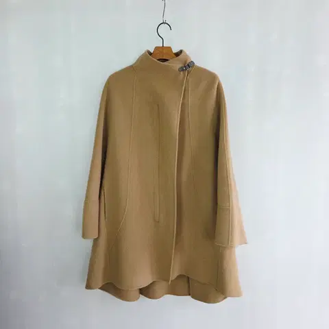 [Idee] 이데 울100 하이넥 버클 플레어 코트 베이지 핸드메이드