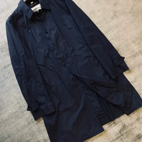 버버리 명작 리얼 고트 레더 트리밍 싱글 카코트 클라우드 네이비