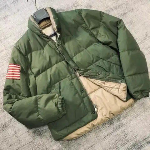 폴로 랄프로렌 성조기 패치 밀리터리 복각 숏패딩 세이지 그린